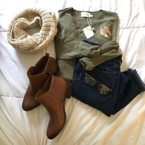 ❗️SOLD ❗️[NWT Dreamers Nordstrom] Sweater